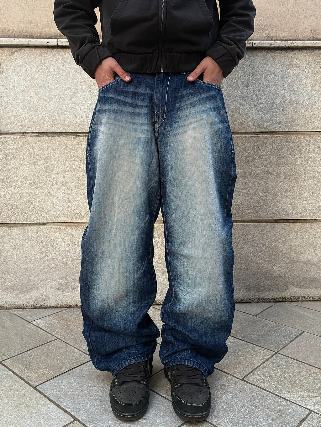 ENYCE Dark Blue Contrast